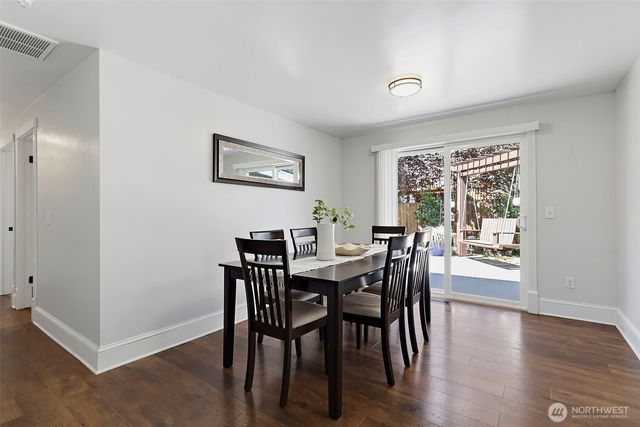 914 S 30th Place, Renton, WA 98055