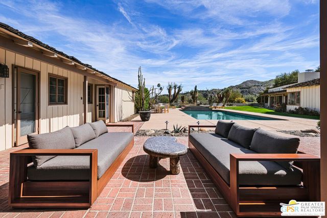 1850 Smoke Tree Lane, Palm Springs, CA 92264