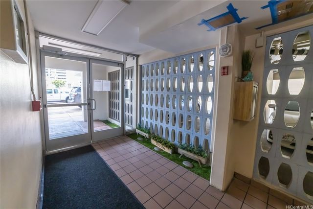 731 Amana Street 303, Honolulu, HI 96814