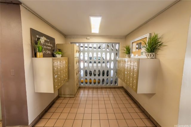 731 Amana Street 303, Honolulu, HI 96814