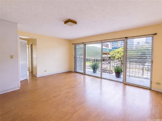 731 Amana Street 303, Honolulu, HI 96814