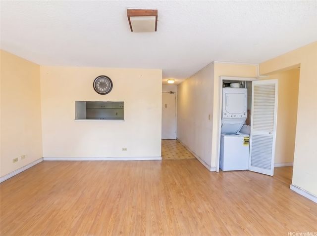 731 Amana Street 303, Honolulu, HI 96814