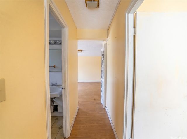 731 Amana Street 303, Honolulu, HI 96814