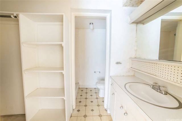 731 Amana Street 303, Honolulu, HI 96814
