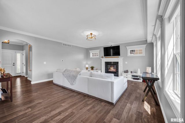 6218 W Clairemont Court, Edwards, IL 61528