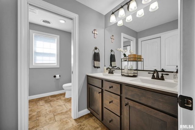 6218 W Clairemont Court, Edwards, IL 61528