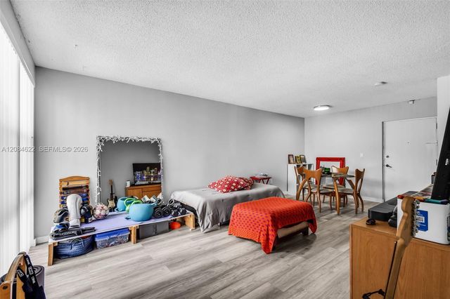 17620 Atlantic Boulevard 315, Sunny Isles Beach, FL 33160