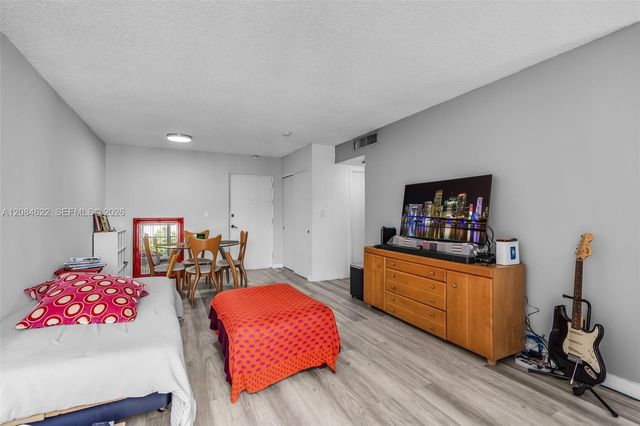 17620 Atlantic Boulevard 315, Sunny Isles Beach, FL 33160