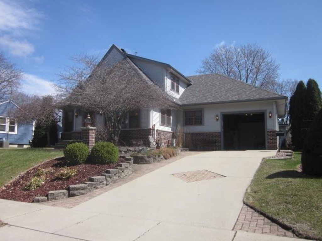 228 S Fischer Avenue, Jefferson, WI 53549