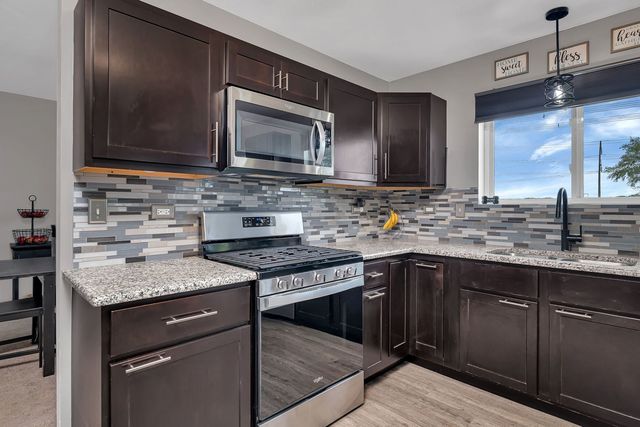 27337 W Deer Hollow Lane, Channahon, IL 60410