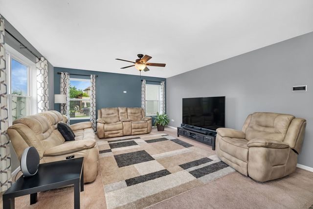 27337 W Deer Hollow Lane, Channahon, IL 60410