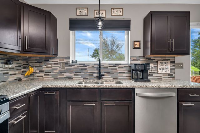 27337 W Deer Hollow Lane, Channahon, IL 60410