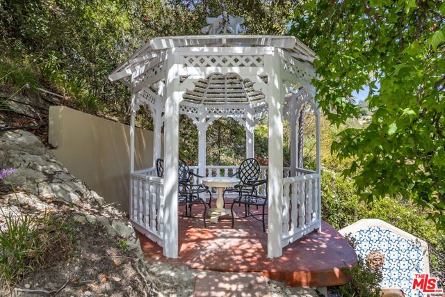 941 N Norman Place, Los Angeles, CA 90049