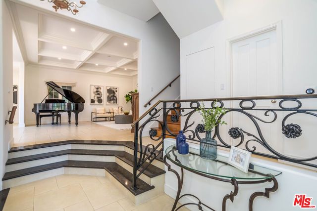 941 N Norman Place, Los Angeles, CA 90049