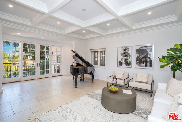 941 N Norman Place, Los Angeles, CA 90049