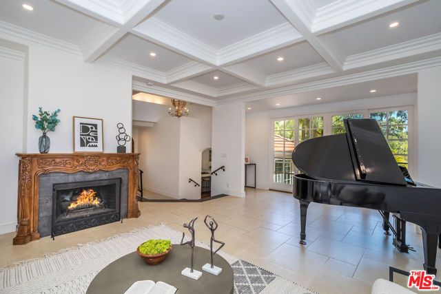 941 N Norman Place, Los Angeles, CA 90049