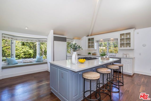 941 N Norman Place, Los Angeles, CA 90049