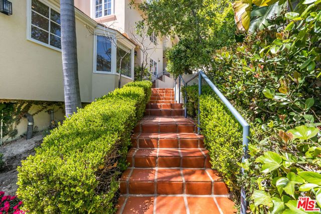 941 N Norman Place, Los Angeles, CA 90049