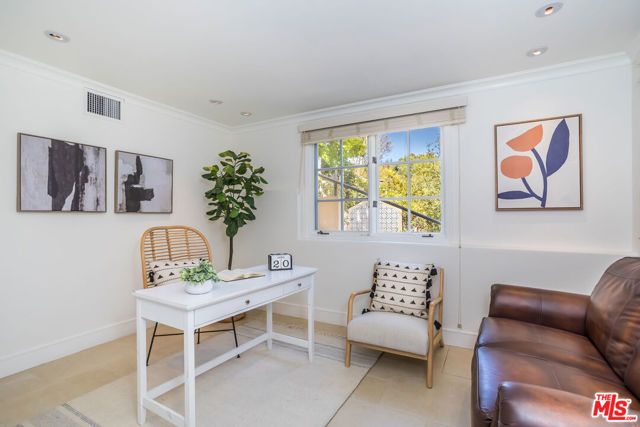 941 N Norman Place, Los Angeles, CA 90049