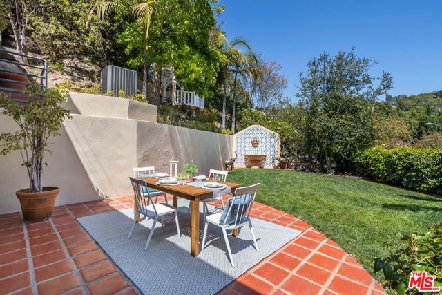 941 N Norman Place, Los Angeles, CA 90049