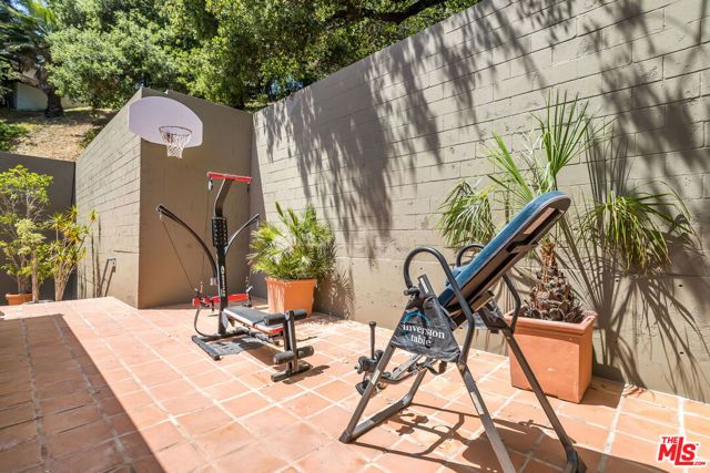 941 N Norman Place, Los Angeles, CA 90049