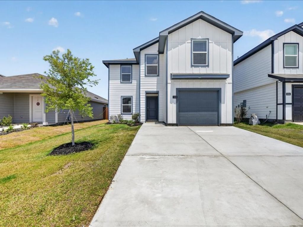 5568 Corduroy Road, Krum, TX 76249