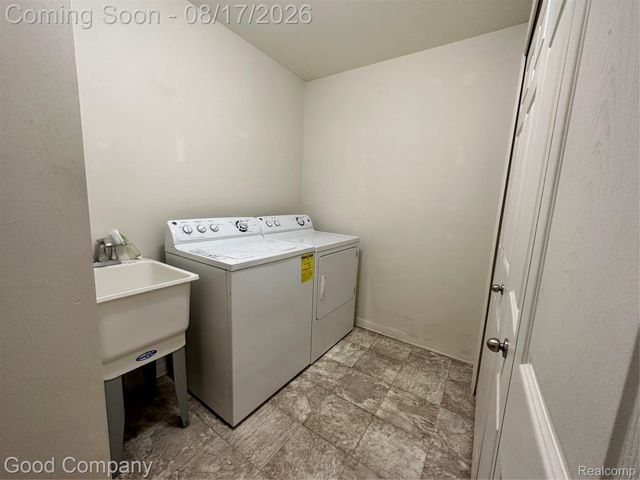 29603 Fox Run Circle, Warren, MI 48092