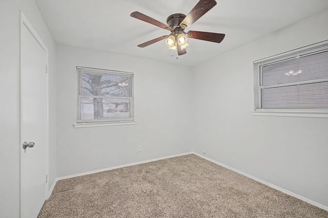 313 NW Jayellen Avenue, Burleson, TX 76028