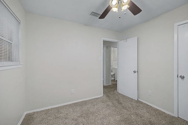 313 NW Jayellen Avenue, Burleson, TX 76028