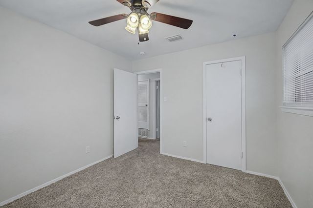 313 NW Jayellen Avenue, Burleson, TX 76028