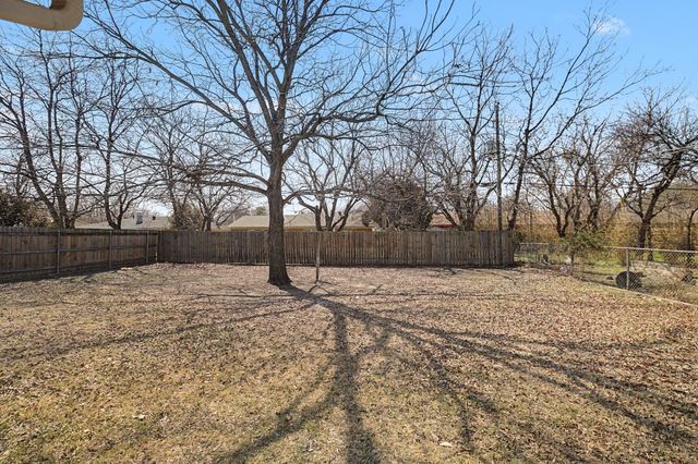 313 NW Jayellen Avenue, Burleson, TX 76028