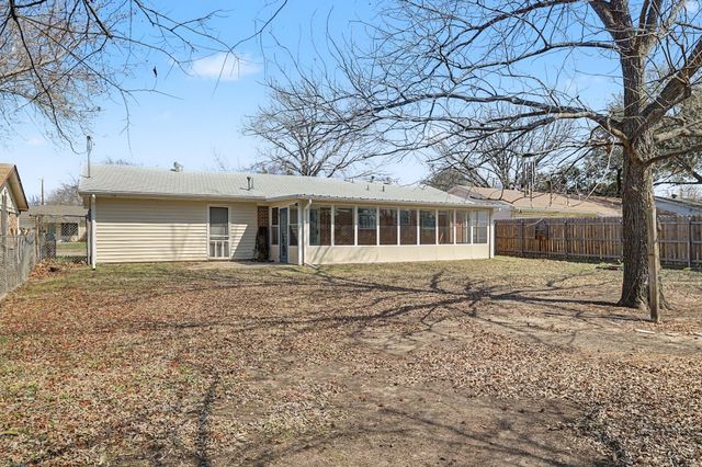 313 NW Jayellen Avenue, Burleson, TX 76028