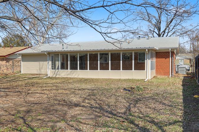 313 NW Jayellen Avenue, Burleson, TX 76028