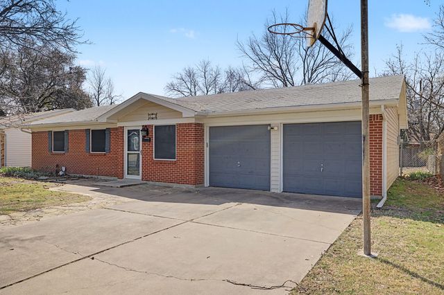 313 NW Jayellen Avenue, Burleson, TX 76028