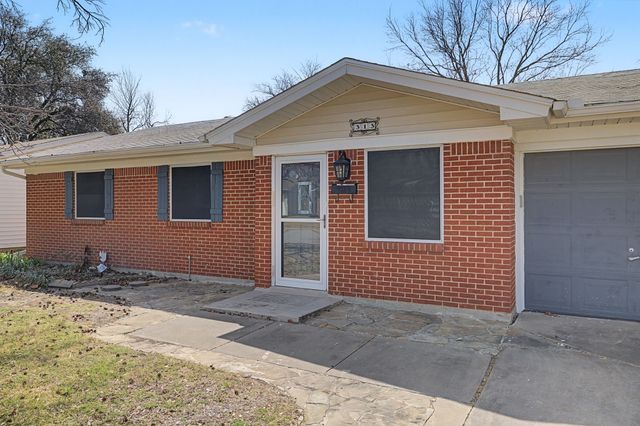 313 NW Jayellen Avenue, Burleson, TX 76028