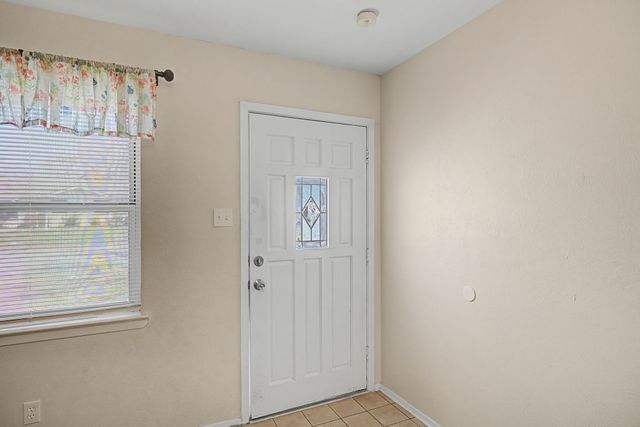 313 NW Jayellen Avenue, Burleson, TX 76028