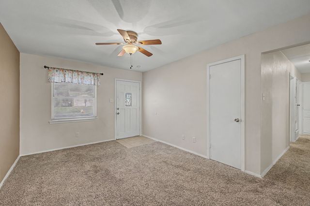 313 NW Jayellen Avenue, Burleson, TX 76028