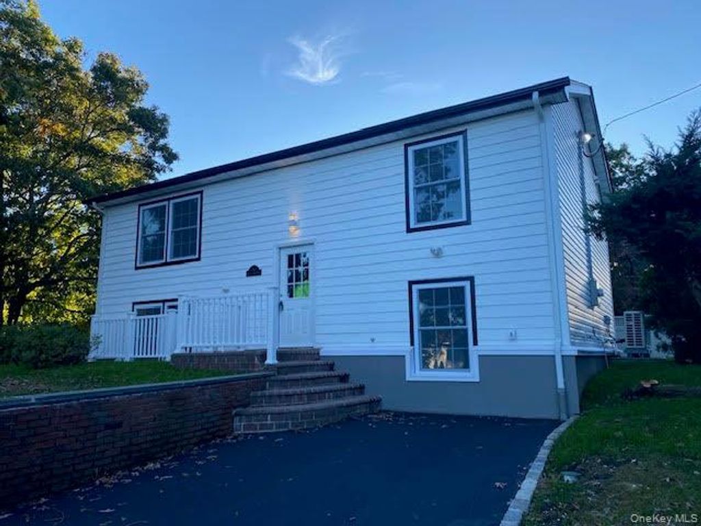 14 split cedar, Islandia, NY 11749 — photo 2