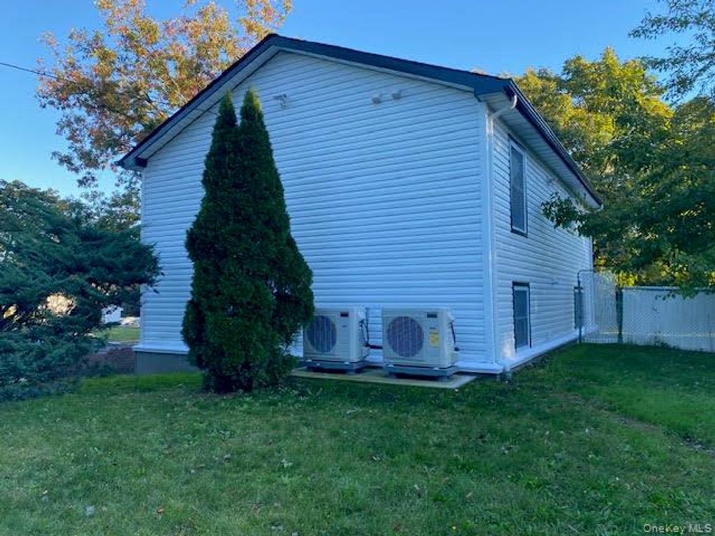 14 split cedar, Islandia, NY 11749 — photo 3