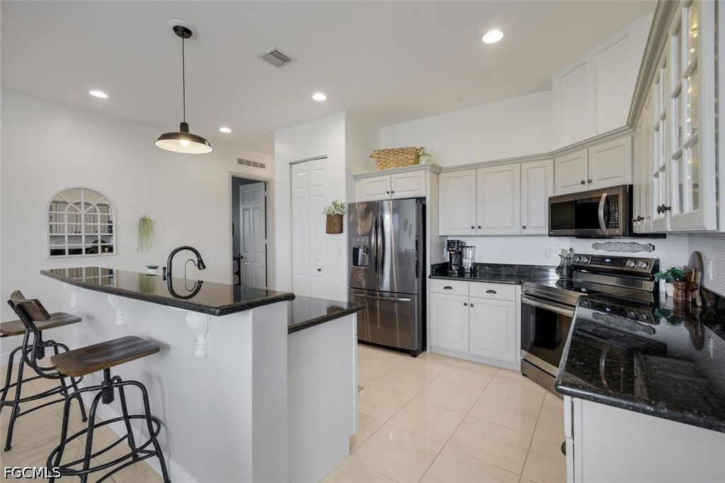 Image 10 of property listing at 1130 NW 14th TER, Cape Coral, FL 33993