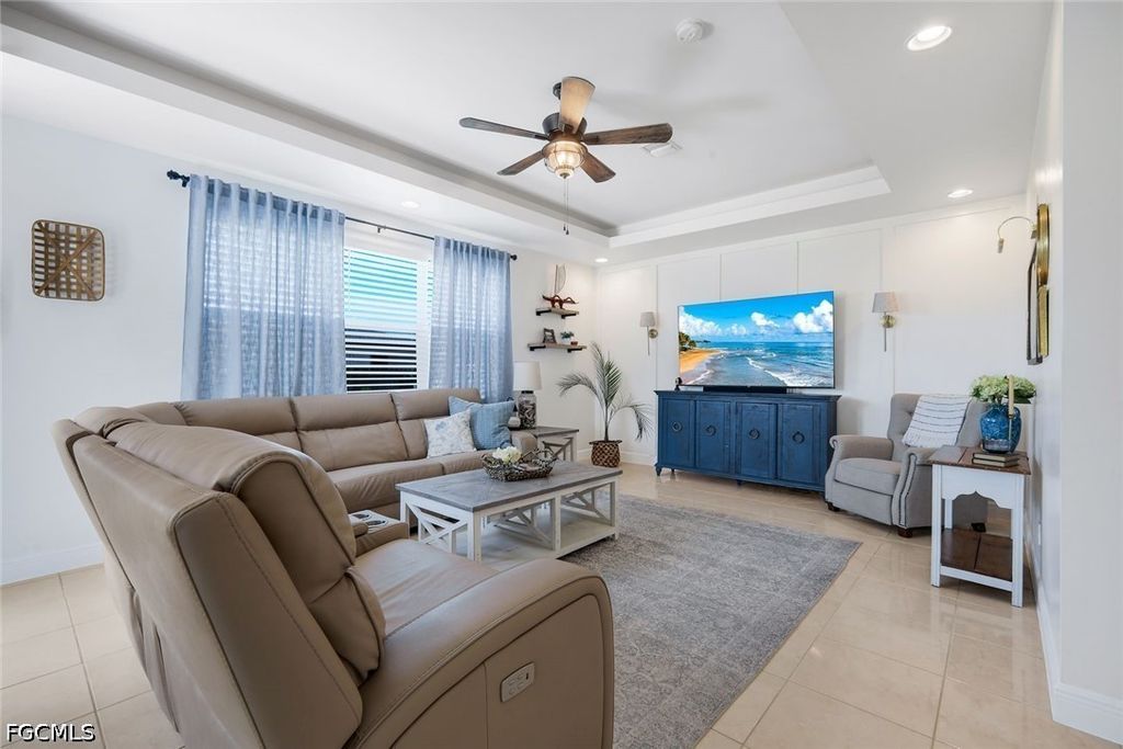 Image 8 of property listing at 1130 NW 14th TER, Cape Coral, FL 33993