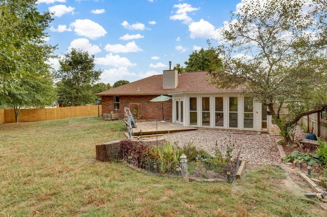4614 South Falcon Court, Battlefield, MO 65619