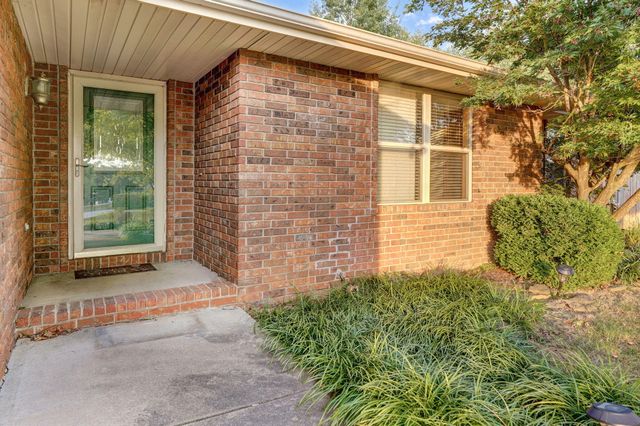 4614 South Falcon Court, Battlefield, MO 65619