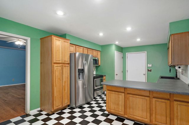 4614 South Falcon Court, Battlefield, MO 65619