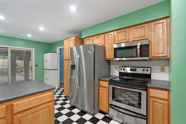 4614 South Falcon Court, Battlefield, MO 65619