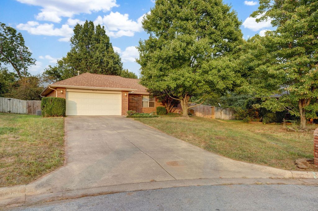 4614 South Falcon Court, Battlefield, MO 65619