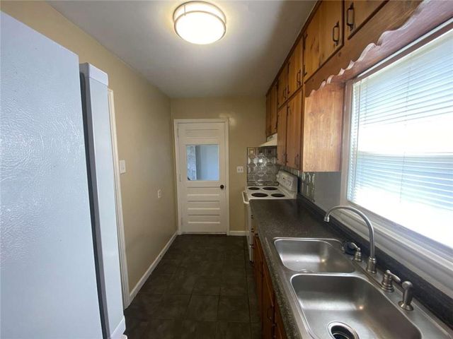 1401 E 21st Avenue, North Kansas City, MO 64116