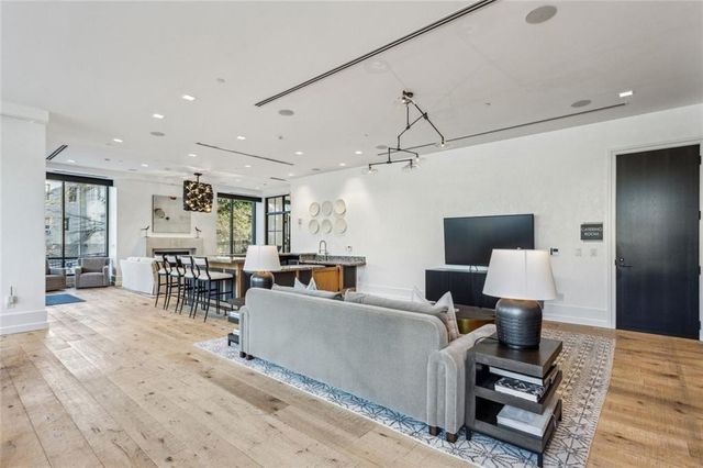 2520 Peachtree Road 602, Atlanta, GA 30305