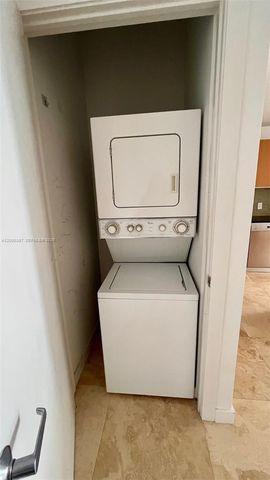 1050 BRICKELL AV 1408, Miami, FL 33131