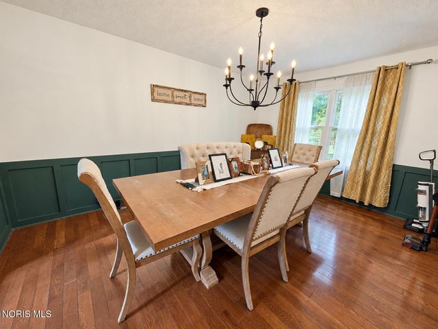 2344 Cheshire Woods Road, Toledo, OH 43617